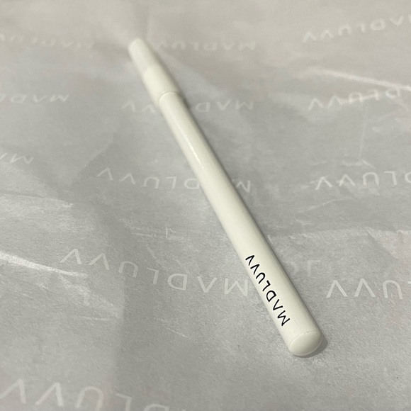 5 items x $25 Madluvv lipstick line Nwt - Picture 4 of 4